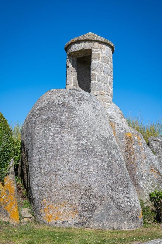 La cabane des douaniers près de la chapelle Pol à Brignogan.