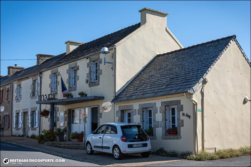 La mairie de la commune de Saint-Servais dans le Finistère.