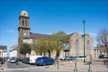 L'église paroissiale Saint-Pierre sur la commune de Crozon.