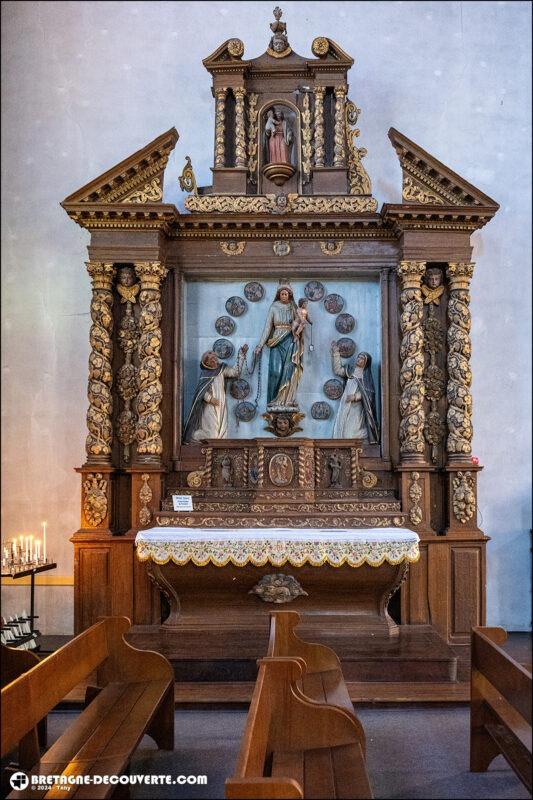 Le retable du rosaire de l'église Saint-Pierre de Crozon.