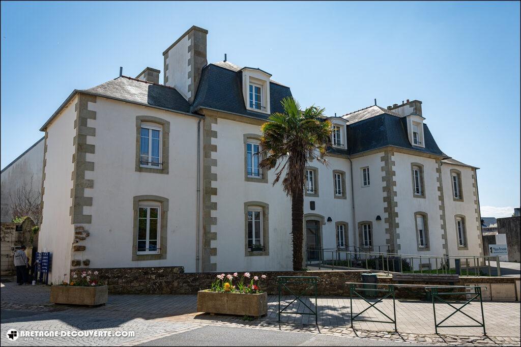 Ancien presbytère dans le bourg de Crozon.