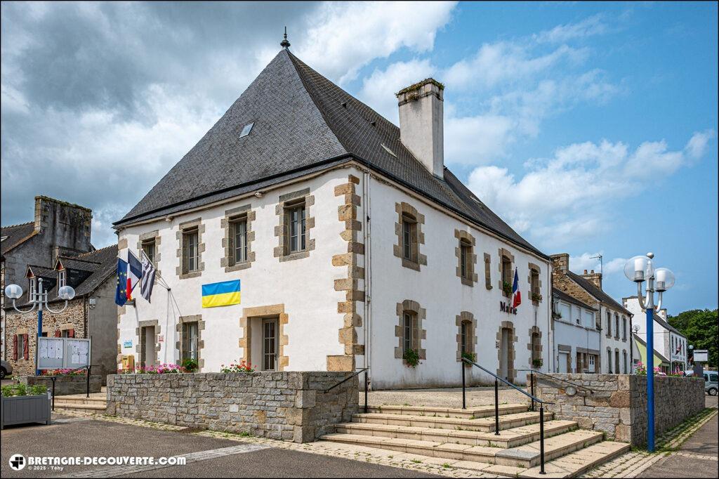 La mairie de la commune de Plouégat-Guérand dans le Finistère.