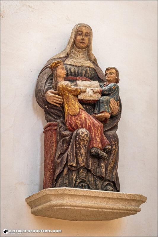 Le groupe de sainte Anne dans l'église de Châteauneuf-du-Faou.