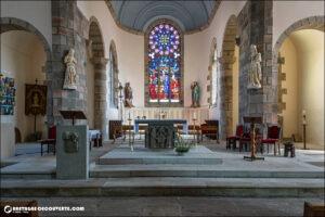 Le Chœur de l'église Saint-Pierre-et-Saint-Paul de Plounévez-Lochrist.