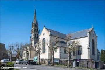 L'église Saint-Pierre-et-Saint-Paul de Plounévez-Lochrist.