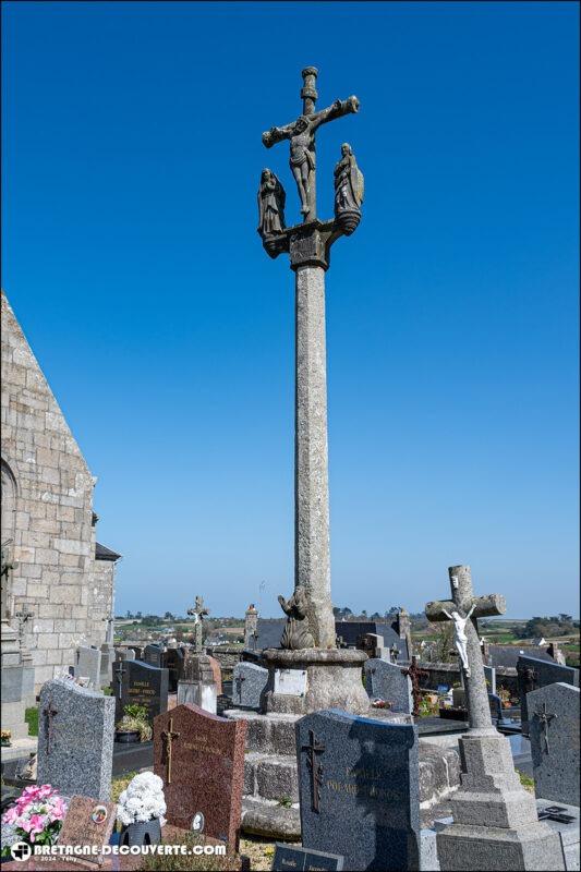 Le calvaire de l'église Sainte-Ediltrude de Tréflez.