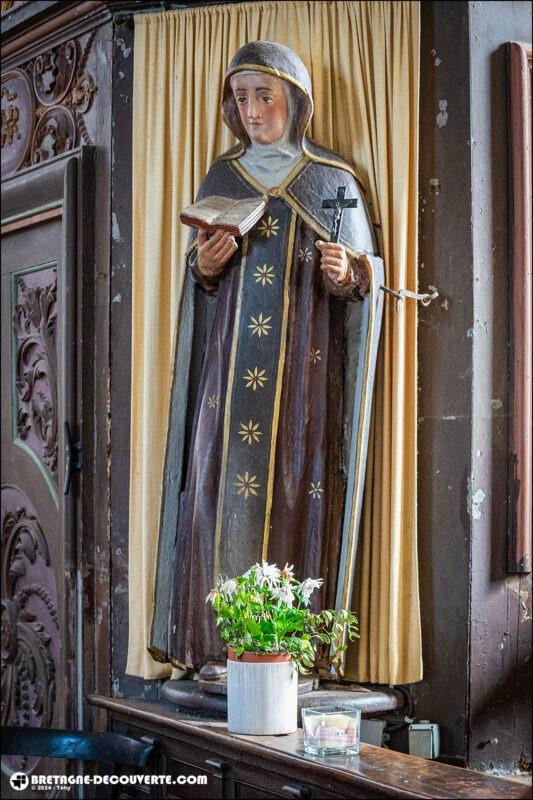 Statue de Sainte-Ediltrude dans l'église de Tréflez.