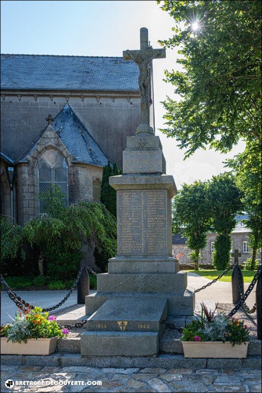 Le monument aux morts de la commune de Ploudalmézeau.