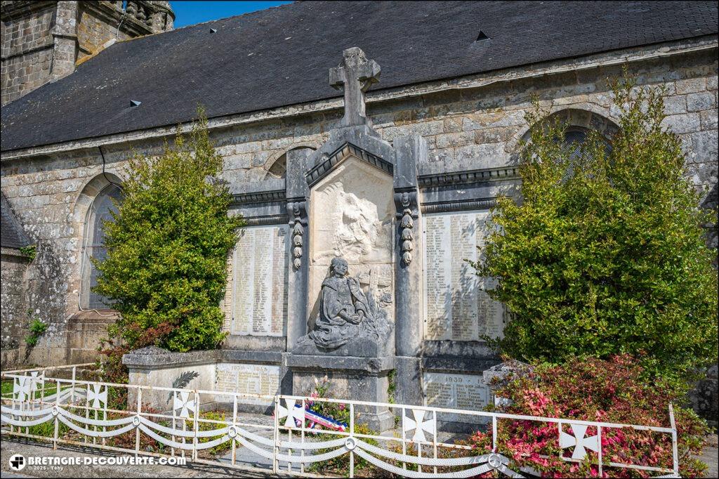 Le monument aux morts de la commune de Guiscriff dans le Morbihan.