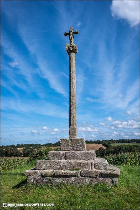 Le calvaire de Kerinazou sur la commune de Plouguin.