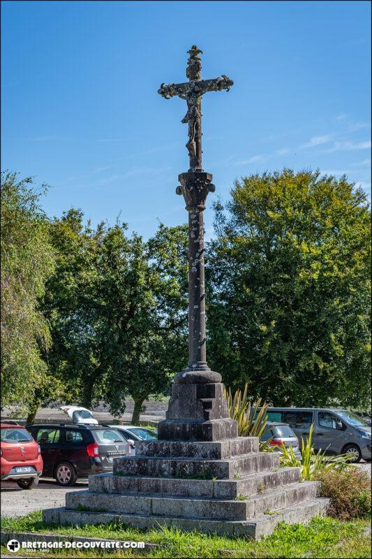 Une croix de mission sur la commune de Tréglonou.