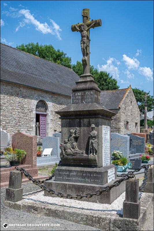Le monument aux morts du village de Lamber sur la commune de Ploumoguer.