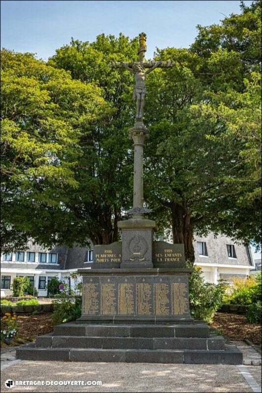 Le monument aux morts de la commune de Plabennec dans le Finistère.