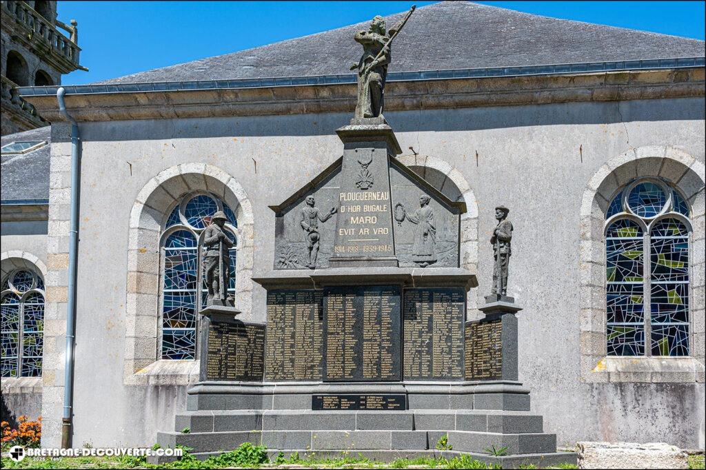 Le monument aux morts de la commune de Plouguerneau.