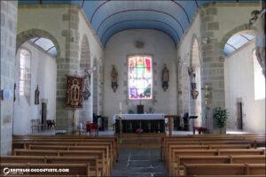 La nef de l'église Saint-Didier sur la commune de Plouider dans le Finistère.