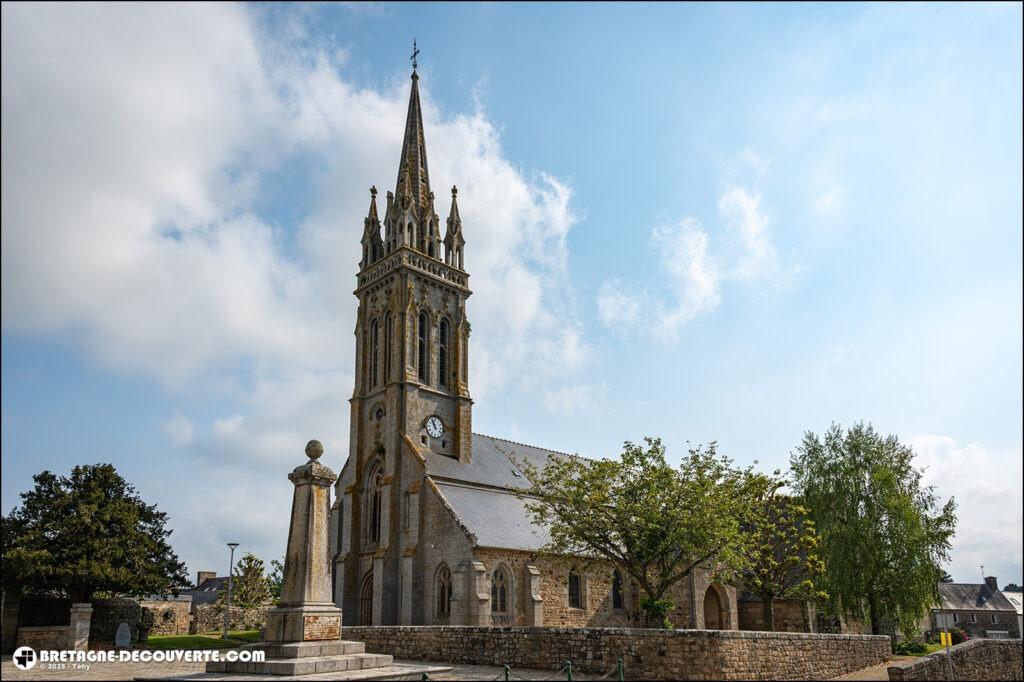 L'église paroissiale Saint-Pierre de Pédernec dans les Côtes d'Armor.