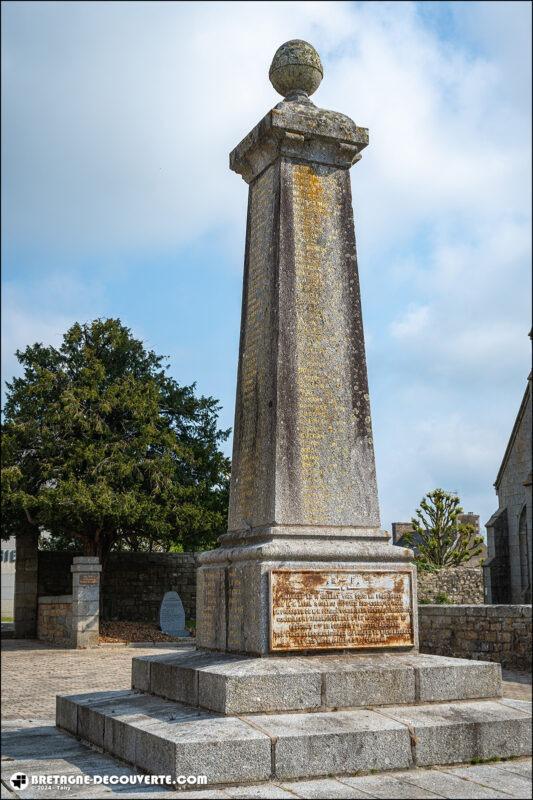 Le monument aux morts de la commune de Pédernec dans les Côtes d'Armor.