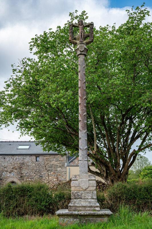 La croix du village de Squibernevez sur la commune de Pédernec dans les Côtes d'Armor.