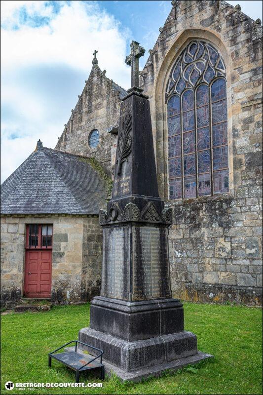 Le monument aux morts de la commune d'Irvillac dans le Finistère.