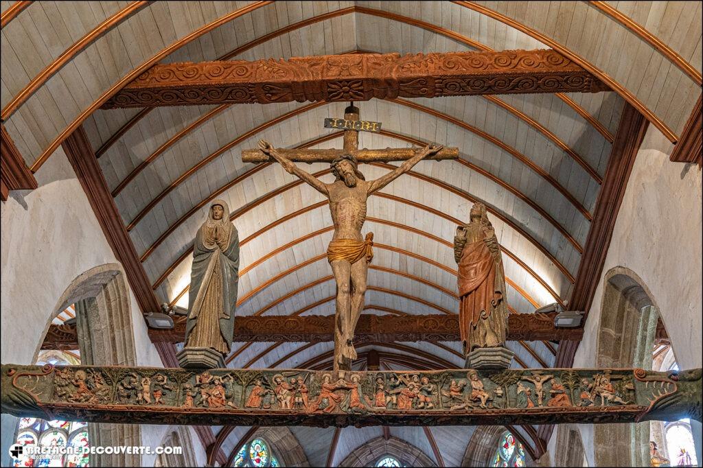 La poutre de gloire de l'église Notre-Dame de Lampaul-Guimiliau.