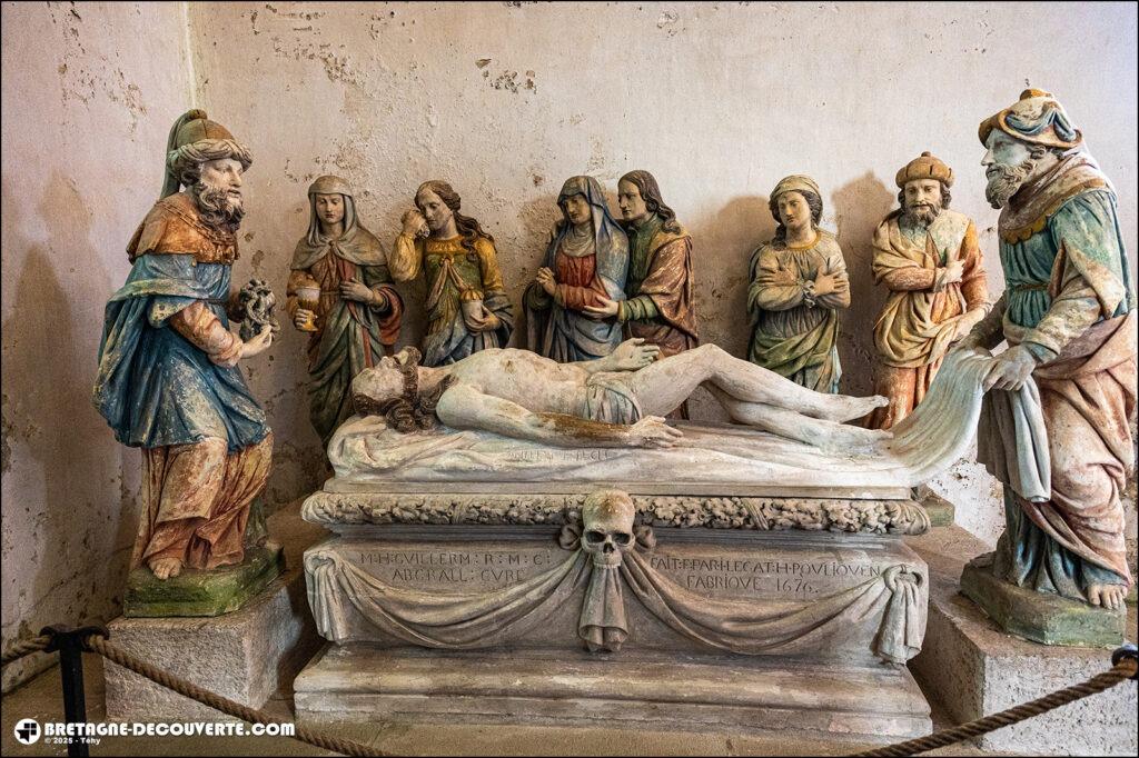 Le groupe de la mise au tombeau de l'église Notre-Dame de Lampaul-Guimiliau.
