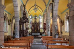La nef de l'église Sainte-Brigitte sur la commune de Kermoroc'h dans les Côtes d'Armor.
