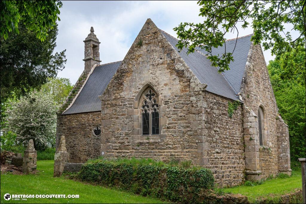 La chapelle Saint-Louis sur la commune de Kermoroc'h dans les Côtes d'Armor.