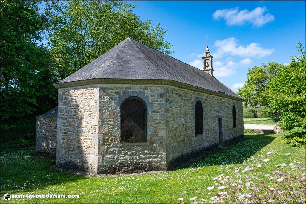 La chapelle Notre-Dame de Prat-Coulm sur la commune de Plougoulm.