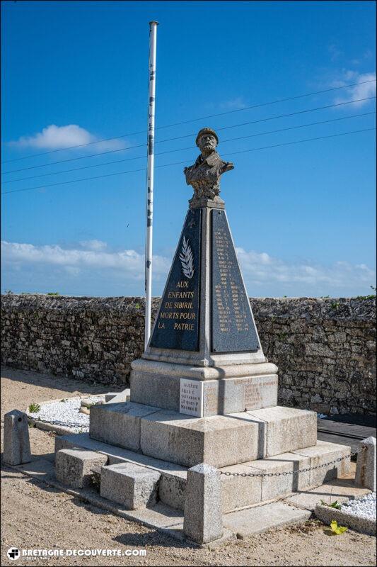 Le monument aux morts de la commune de Sibiril dans le Finistère.