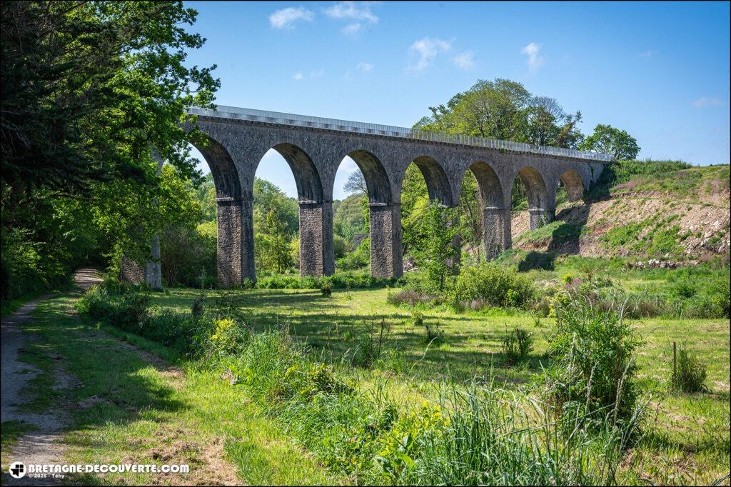Le viaduc Saint-Gildas sur la commune de Sibiril dans le Finistère.