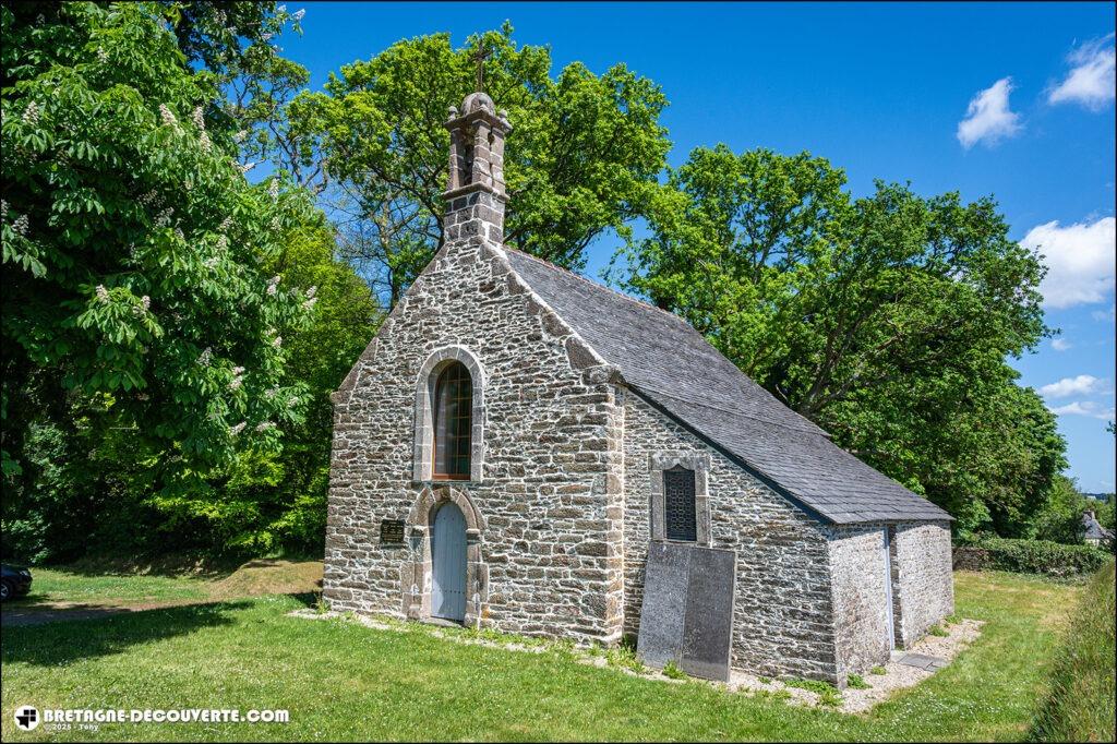 La chapelle Sainte-Anne sur la commune de Plouvorn dans le Finistère.