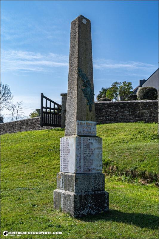 Le monument aux morts de la commune de Roscanvel.