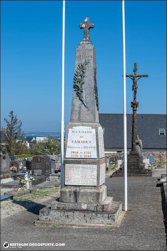 Le monument aux morts de la commune de Camaret-sur-Mer.