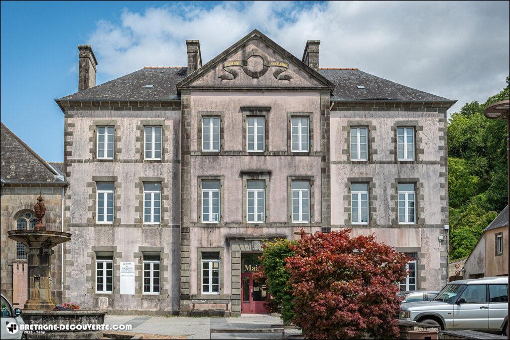 La mairie de Port-Launay dans le Finistère.