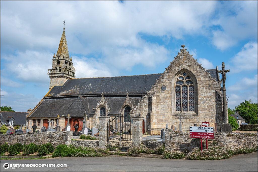 L'église paroissiale Saint-Maudez sur la commune de Landebaëron dans les Côtes d'Armor.