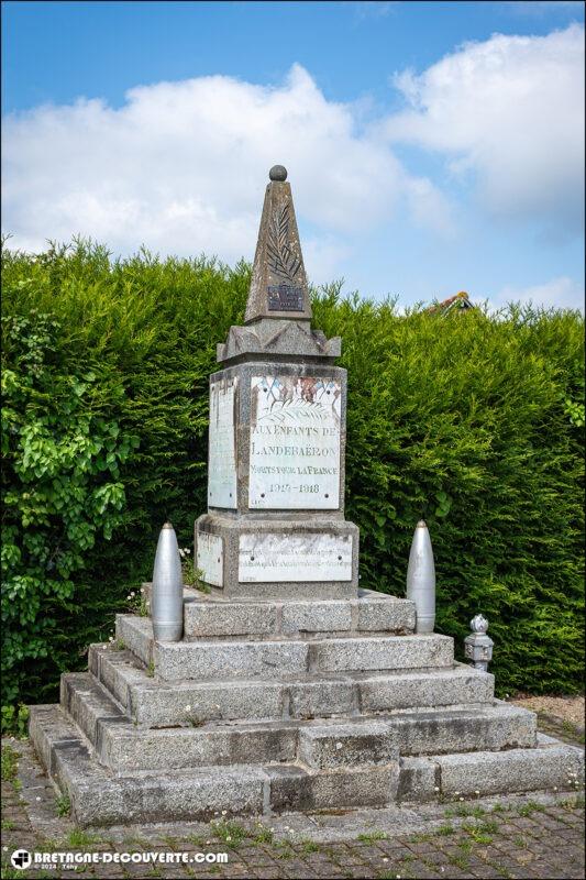 Le monument aux morts de la commune de Landebaëron dans les Côtes d'Armor.