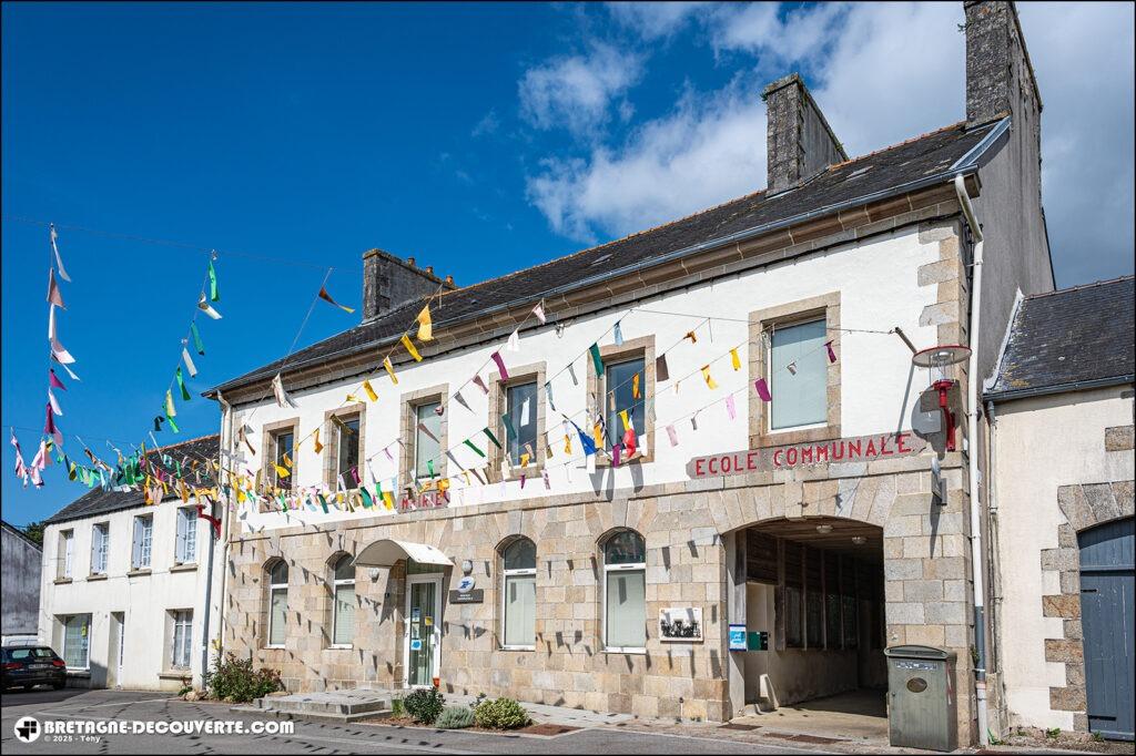 La mairie de la commune de Plounéour-Menez dans le Finistère.