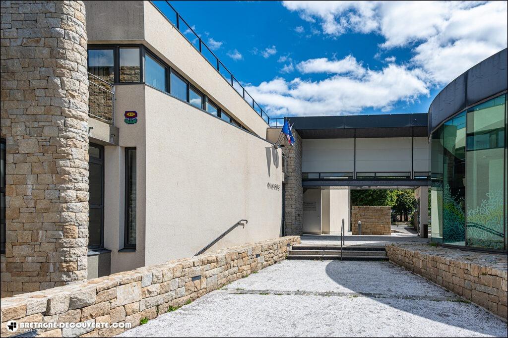 La mairie de Plourin-lès-Morlaix dans le Finistère.