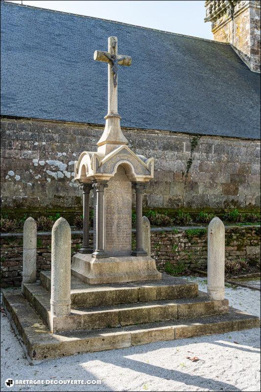 Le monument aux morts de la commune de Trégourez.
