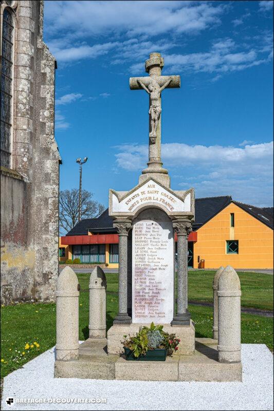 Le monument aux morts de la commune de Saint-Goazec.