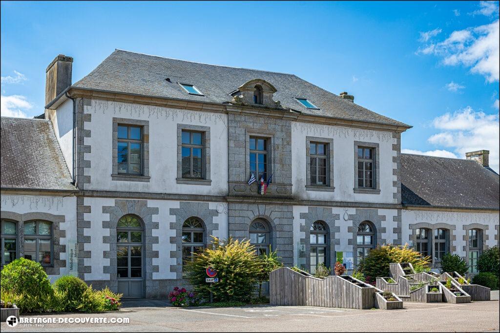 La mairie de Plougonven dans le Finistère.