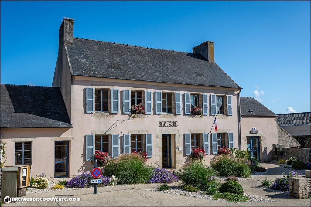 La mairie de Guerlesquin dans le Finistère.