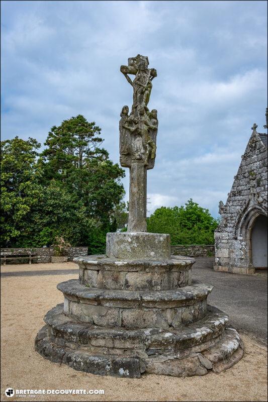 Le calvaire de l'église Saint-Théleau de la commune de Leuhan.