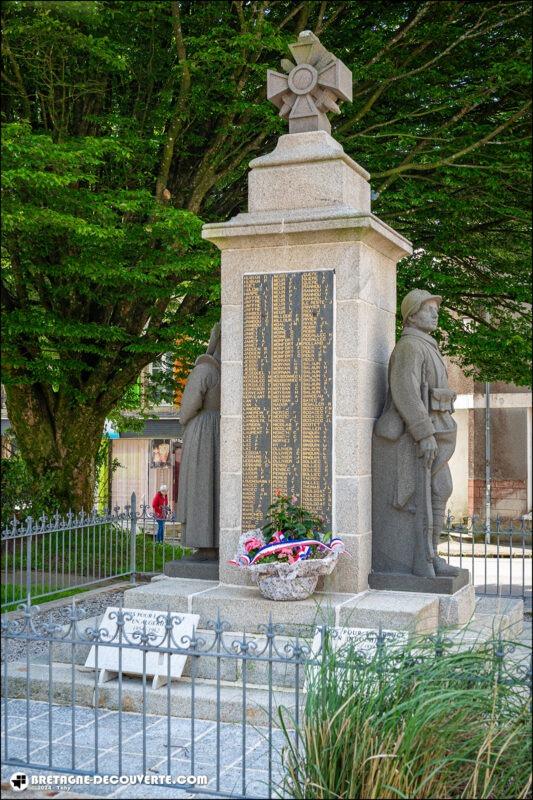 Le monument aux morts de la commune de Scaër dans le Finistère.