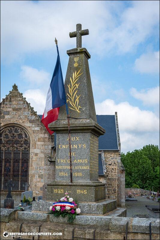 Le monument aux morts de la commune de Tréglamus dans les Côtes d'Armor.