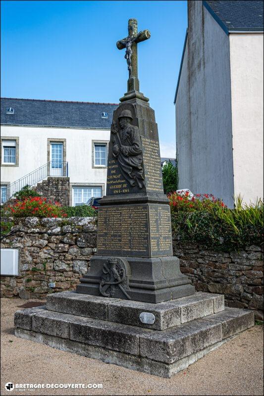 Le monument aux morts de la commune de Guengat dans le Finistère.