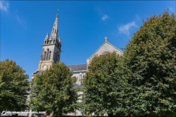 L'église paroissiale Saint-Pierre de Plogastel-Saint-Germain dans le Finistère.