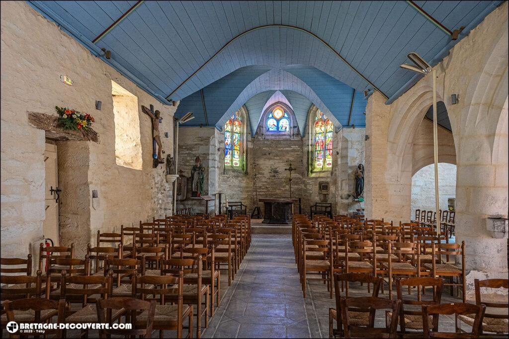 La nef de l'église Notre-Dame-du-Fresq de Saint-Eloy dans le Finistère.