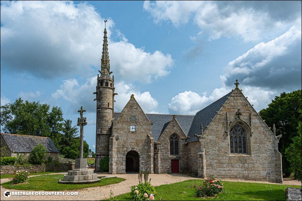 L'église paroissiale Notre-Dame de la Merci sur la commune de Trémel dans les Côtes d'Armor.