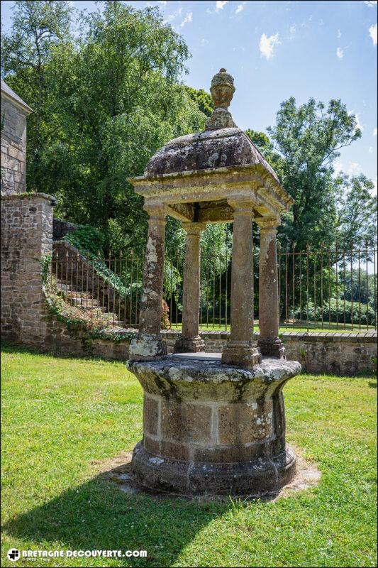 Le puits du manoir de Keroual sur la commune de Guilers.
